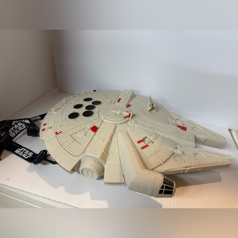 Star Wars Millennium Falcon Beige popcorn bucket